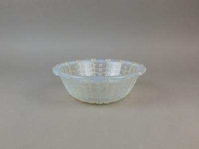 Lot 364 - A René Lalique Art Deco bowl