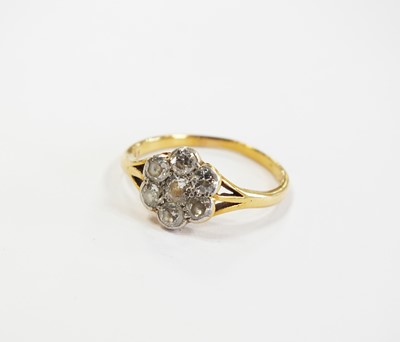Lot 397 - An early 20th century seven stone diamond floral cluster ring