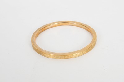 Lot 402 - A 9ct gold bangle