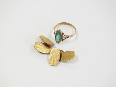 Lot 379 - A pair of 9ct gold cufflinks