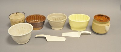 Lot 189 - A collection of jelly moulds and ceramic kitchenalia