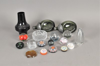 Lot 242 - Small collection of glass paperweights