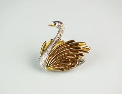 Lot 146 - An 18ct yellow and white gold swan brooch