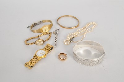 Lot 395 - A small collection of jewellery