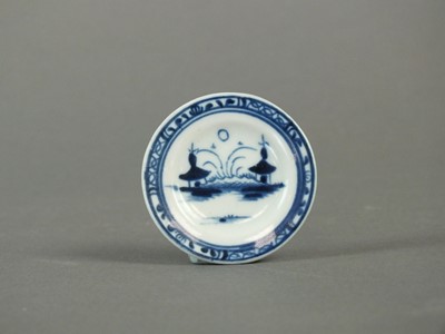 Lot 278 - A Caughley toy dinner plate