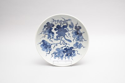 Lot 437 - A Chinese blue and white dish, 20th century
