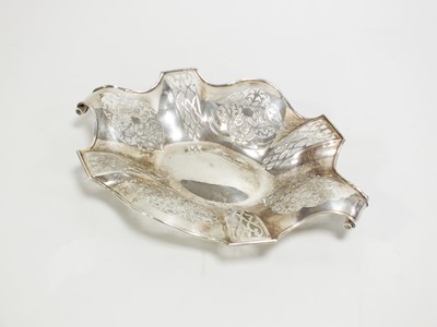 Lot 105 - A Victorian silver pierced bowl