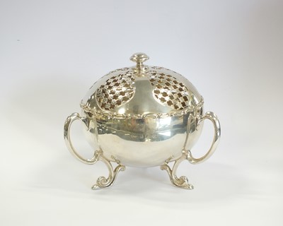 Lot 348 - An Edwardian silver potpourri bowl and cover