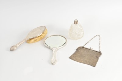 Lot 357 - A silver mesh purse