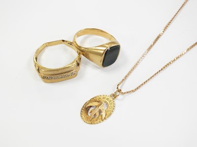 Lot 385 - A 9ct gold diamond set signet ring