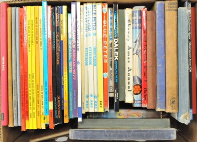 Lot 84 - HERGE, Tintin books in French (8) and Spanish...