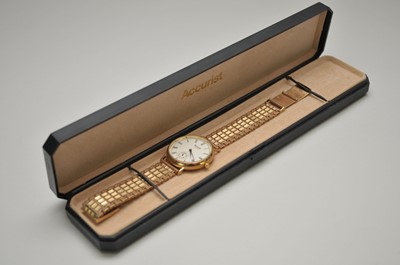 Lot 136 - A 9ct gold 'Accurist Gold' wristwatch