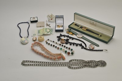 Lot 123 - A collection of costume jewellery