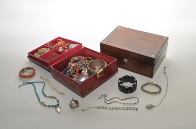 Lot 124 - A collection of costume jewellery