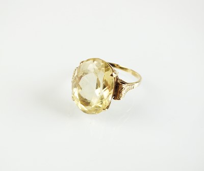Lot 83 - A citrine dress ring
