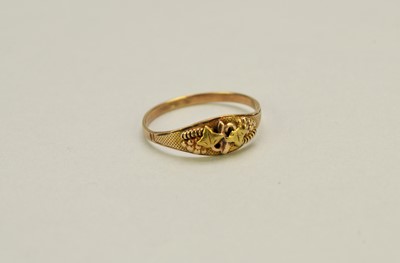Lot 108 - A yellow metal ring