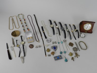 Lot 144 - A collection of various pieces of costume jewellery