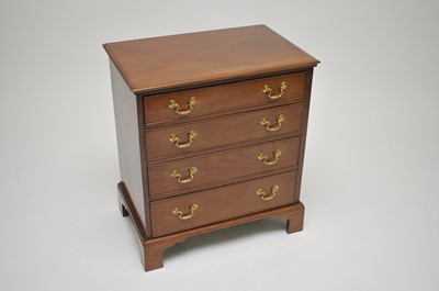 Lot 315 - A good quality mahogany reproduction chest of...