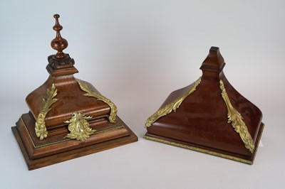 Lot 244 - Two 19th century wall brackets, one in...