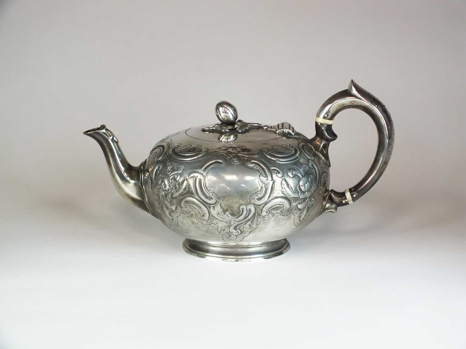 Lot 29 - An early Victorian silver teapot
