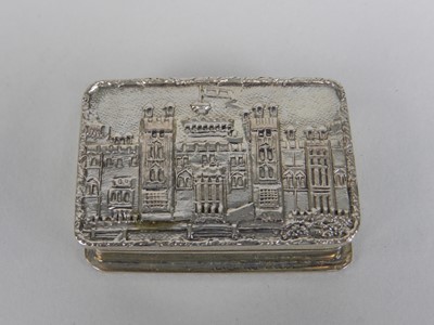 Lot 121 - A silver castle top pill box