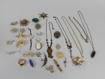 Lot 163 - A collection of costume jewellery