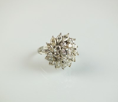 Lot 52 - A diamond cluster ring