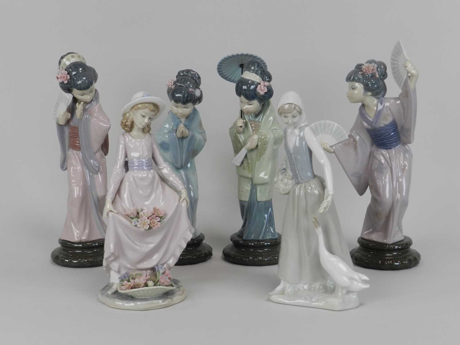 Lot 296 - Lladro and Nao figures