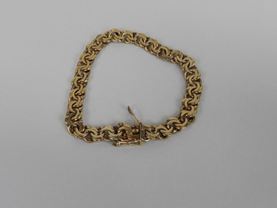 Lot 165 - A 9ct yellow gold double link bracelet