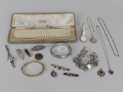 Lot 170 - A collection of jewellery and costume jewellery