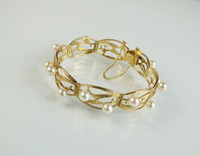 Lot 80 - A Mikimoto cultured pearl bracelet