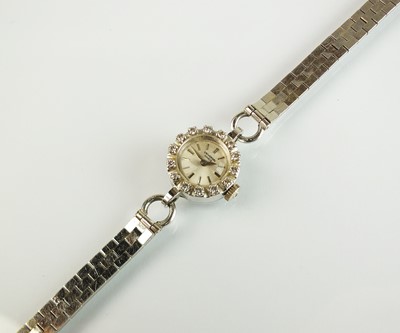Lot 125 - A Universal Geneve diamond set wristwatch