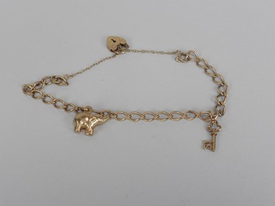 Lot 153 - A 9ct gold flat curb link bracelet