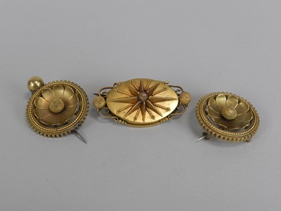 Lot 156 - A Victorian yellow metal brooch