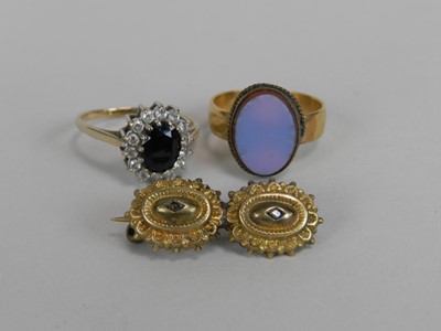 Lot 178 - Two rings and a brooch