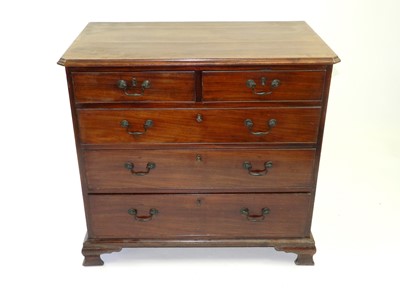 Lot 487 - A George III mahogany chest of drawers, the...