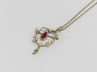 Lot 143 - An early 20th century synthetic ruby and seed pearl pendant/brooch