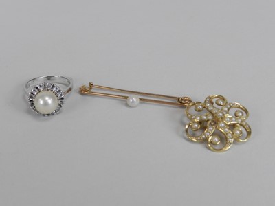 Lot 133 - A split seed pearl brooch/pendant