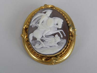 Lot 136 - An oval shell cameo brooch