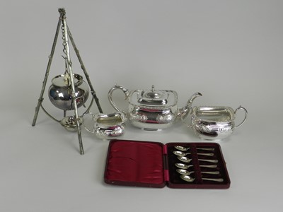 Lot 131 - A cased set of six silver coffee spoons and plated wares