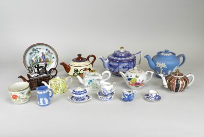 Lot 203 - A mixed group of ceramics, predominantly 20th century