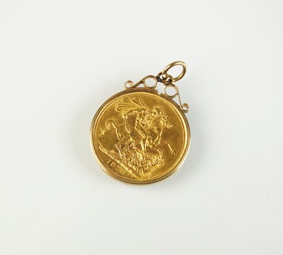 Lot 61 - A Victoria young head sovereign pendant