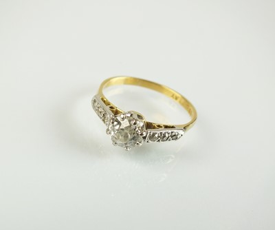 Lot 349 - A single stone diamond ring