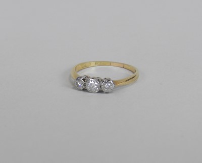 Lot 188 - A graduated three stone diamond ring