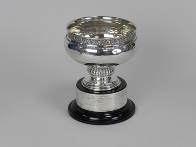 Lot 86 - A presentation silver trophy cup