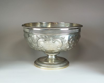 Lot 1 - A George III pedestal bowl by Paul Storr