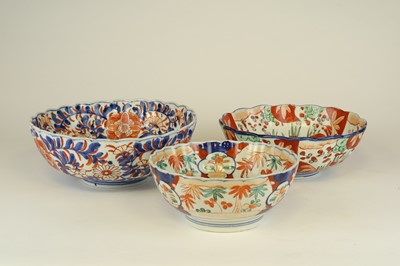 Lot 342 - A group of Japanese Imari bowls and dishes