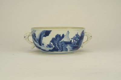 Lot 318 - A Chinese blue and white bowl, Kangxi