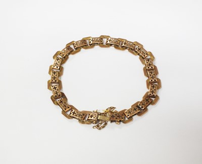 Lot 55 - A yellow metal decorative pierced link bracelet