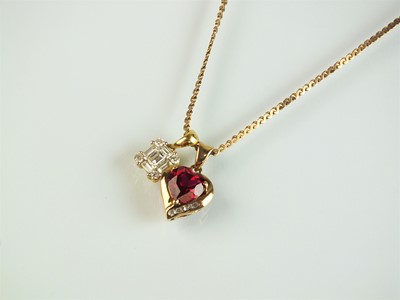 Lot 55 - A diamond set pendant